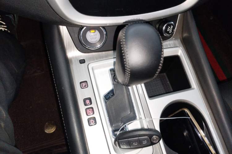 Used Nissan Murano 2019 2.5L XL Two-Wheel Drive Smart Connect Luxury Edition China VI Standard Gear Lever