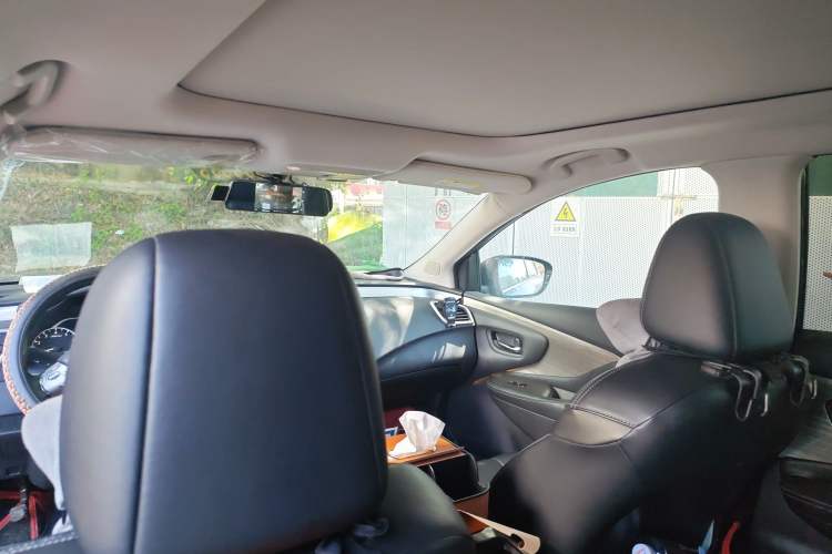 Used Nissan Murano 2019 2.5L XL Two-Wheel Drive Smart Connect Luxury Edition China VI Standard Headliner