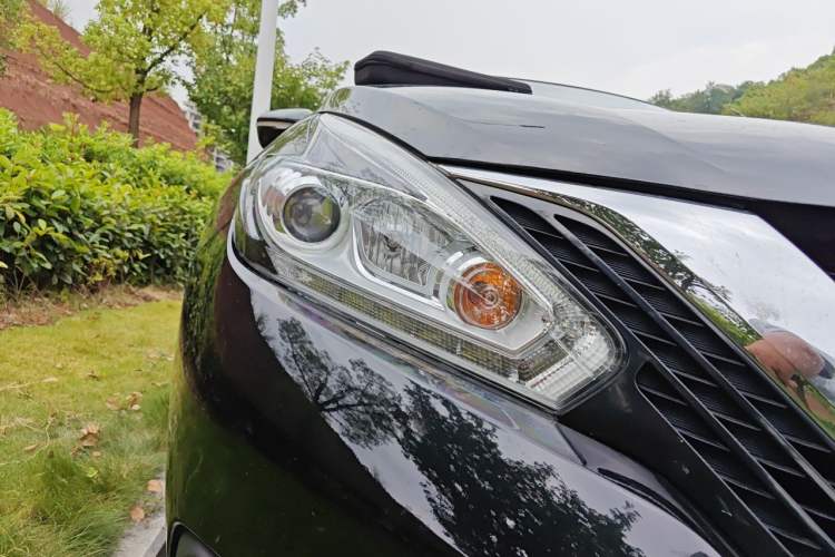 Used Nissan Murano 2019 2.5L XE Two-Wheel Drive Elite Version China V Standard Right Front Headlight