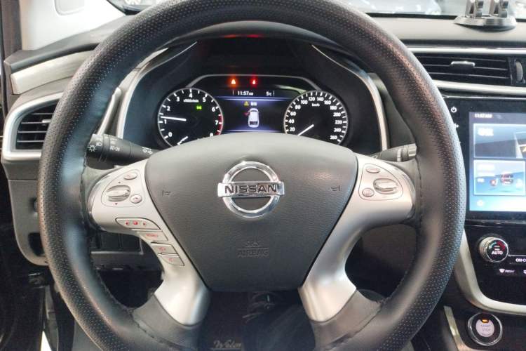 Used Nissan Murano 2019 2.5L XL Two-Wheel Drive Smart Connect Luxury Edition China VI Standard Steering Wheel