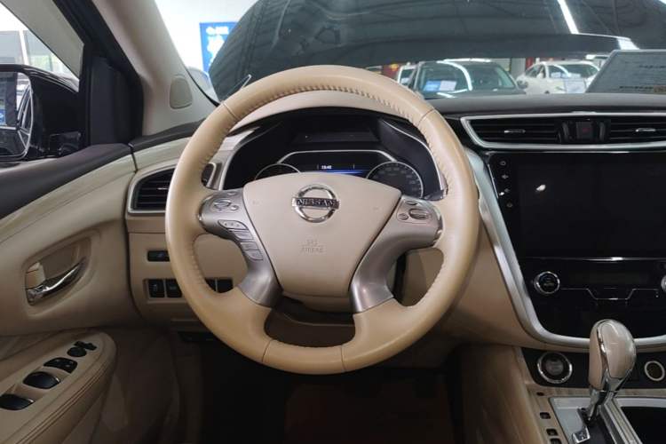 Used Nissan Murano 2019 2.5L XL Two-Wheel Drive Smart Connect Luxury Edition China VI Standard Steering Wheel