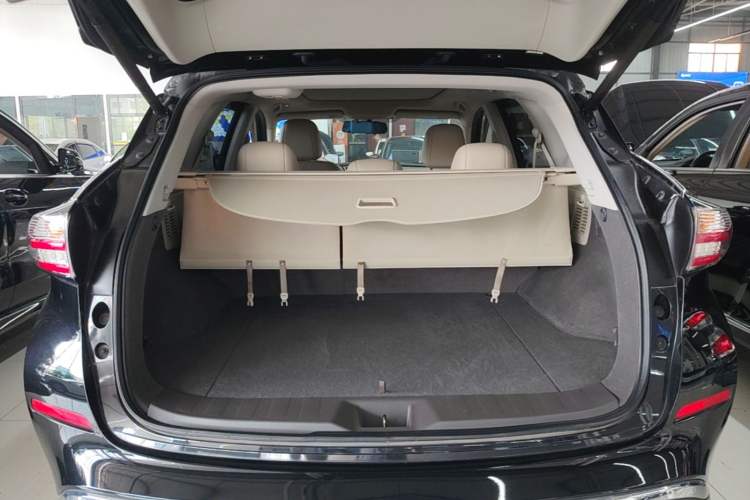 Used Nissan Murano 2019 2.5L XL Two-Wheel Drive Smart Connect Luxury Edition China VI Standard Trunk