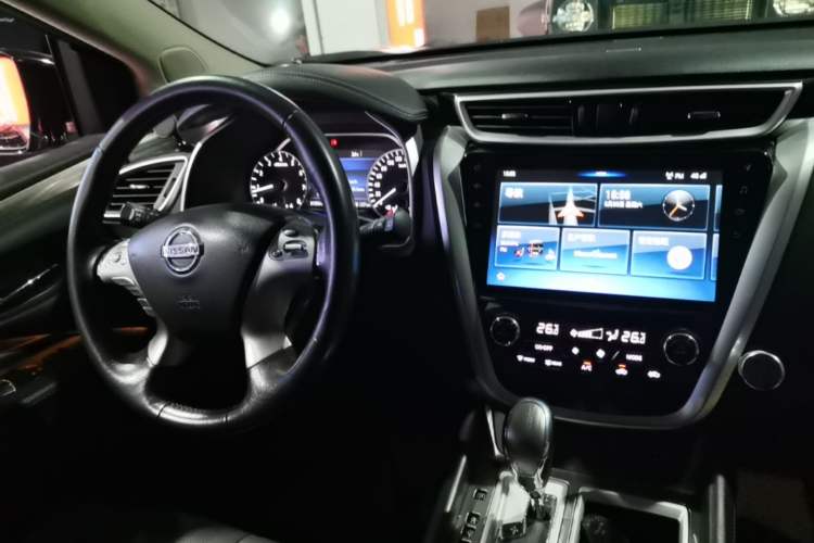 Used Nissan Murano 2019 2.5L XL Two-Wheel Drive Smart Connect Luxury Edition China VI Standard Center Console