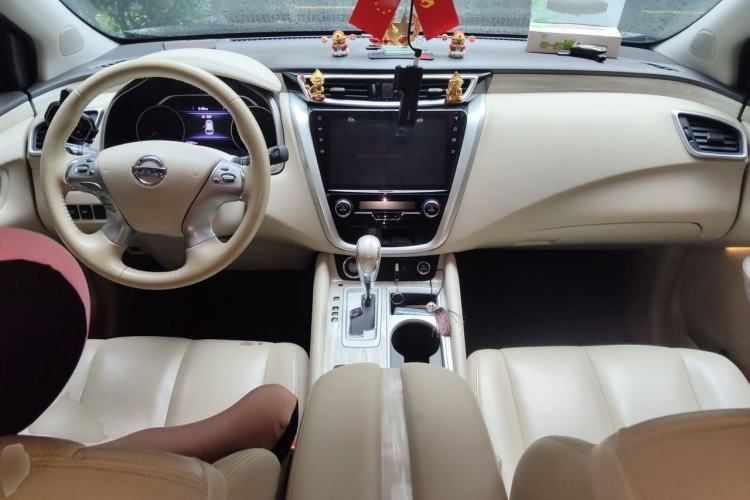 Used Nissan Murano 2019 2.5L XL Two-Wheel Drive Smart Connect Luxury Edition China VI Standard Center Console