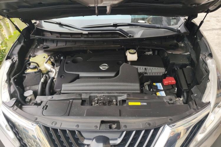 Used Nissan Murano 2019 2.5L XL Two-Wheel Drive Smart Connect Luxury Edition China VI Standard Engine Bay