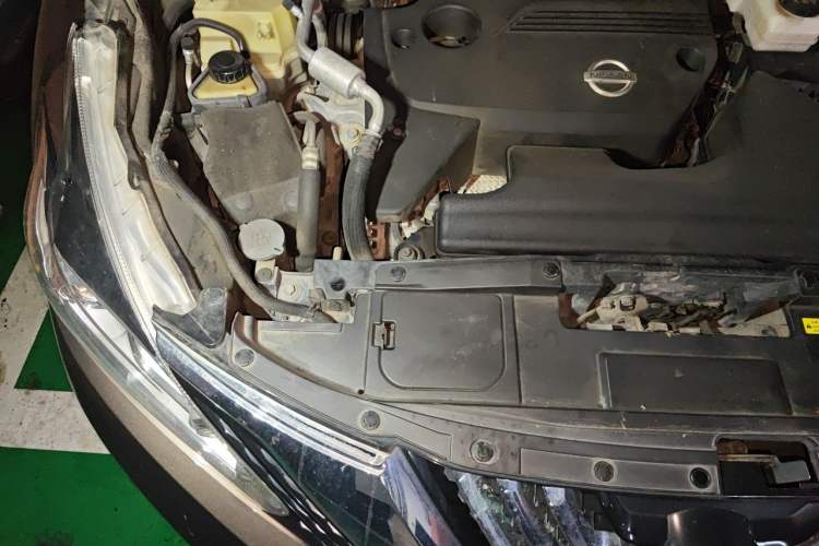 Used Nissan Murano 2019 2.5L XL Two-Wheel Drive SmartConnect Luxury Edition China V Standard Engine Bay Right
