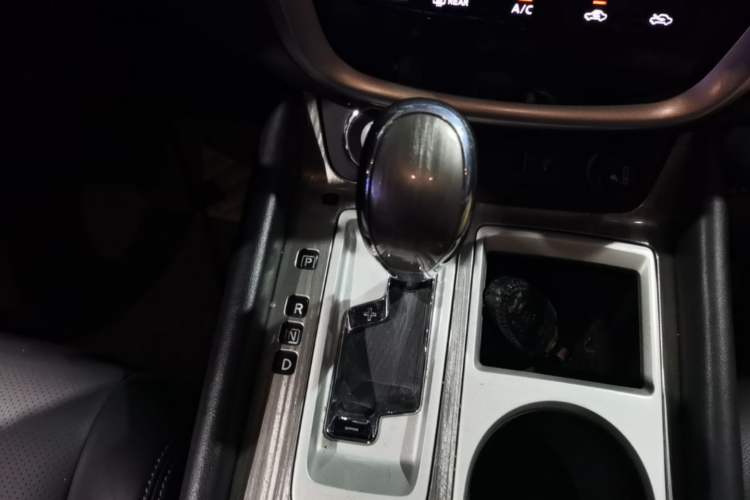 Used Nissan Murano 2019 2.5L XL Two-Wheel Drive Smart Connect Luxury Edition China VI Standard Gear Lever