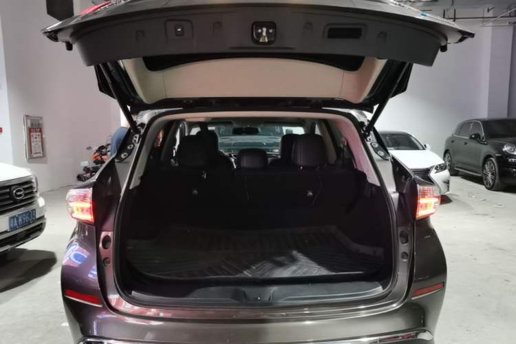 Used Nissan Murano 2019 2.5L XL Two-Wheel Drive Smart Connect Luxury Edition China VI Standard Trunk