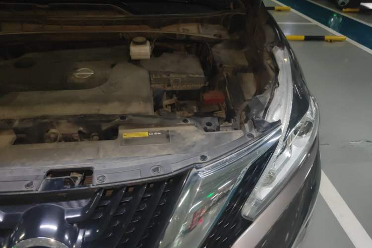 Used Nissan Murano 2019 2.5L XL Two-Wheel Drive Smart Connect Luxury Edition China VI Standard Engine Bay Left