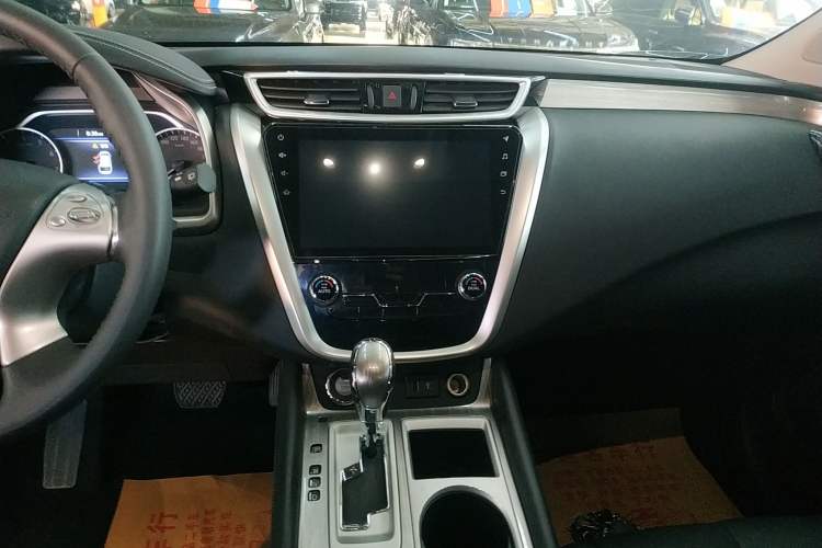 Used Nissan Murano 2019 2.5L XL Two-Wheel Drive Smart Connect Luxury Edition China VI Standard Audio And AC Panel