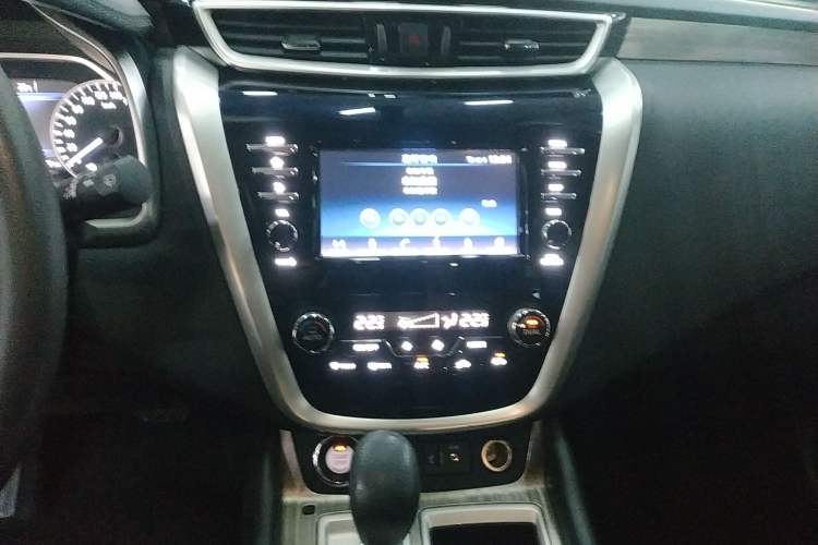 Used Nissan Murano 2019 2.5L XE Two-Wheel Drive Elite Version China VI Standard Audio And AC Panel
