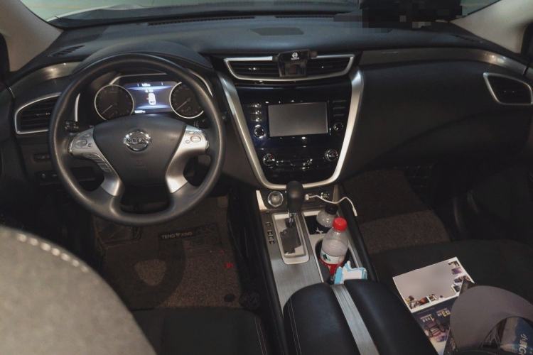 Used Nissan Murano 2019 2.5L XE Two-Wheel Drive Elite Version China VI Standard Center Console