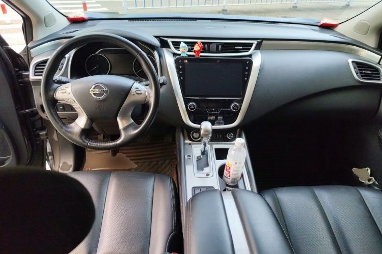 Used Nissan Murano 2019 2.5L XL Two-Wheel Drive Smart Connect Luxury Edition China VI Standard Center Console