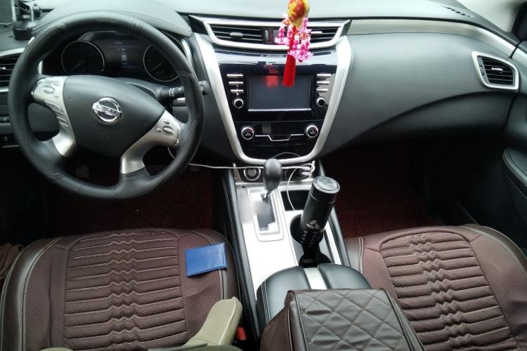Used Nissan Murano 2019 2.5L XE Two-Wheel Drive Elite Version China VI Standard Center Console