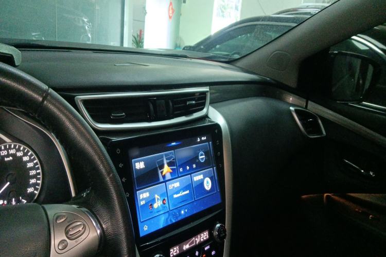 Used Nissan Murano 2019 2.5L XL Two-Wheel Drive Smart Connect Luxury Edition China VI Standard Center Console