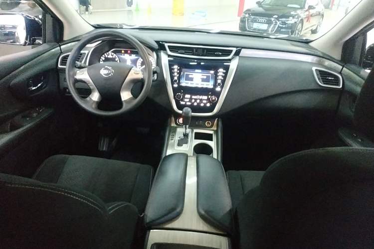 Used Nissan Murano 2019 2.5L XE Two-Wheel Drive Elite Version China VI Standard Center Console