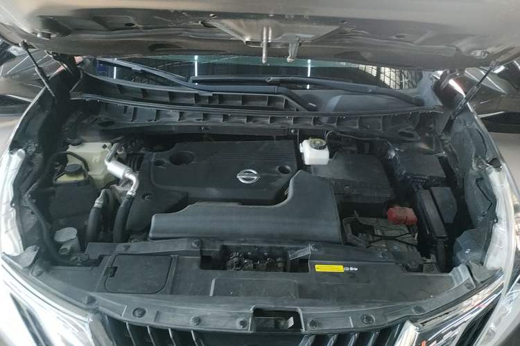 Used Nissan Murano 2019 2.5L XL Two-Wheel Drive Smart Connect Luxury Edition China VI Standard Engine Bay