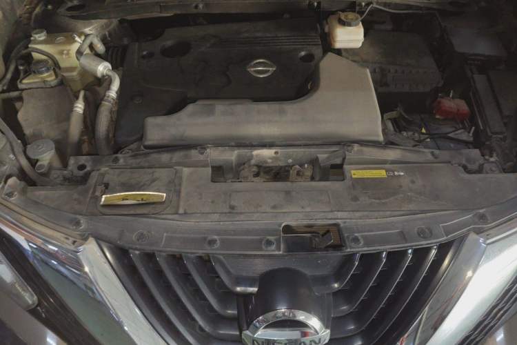 Used Nissan Murano 2019 2.5L XE Two-Wheel Drive Elite Version China VI Standard Engine Bay