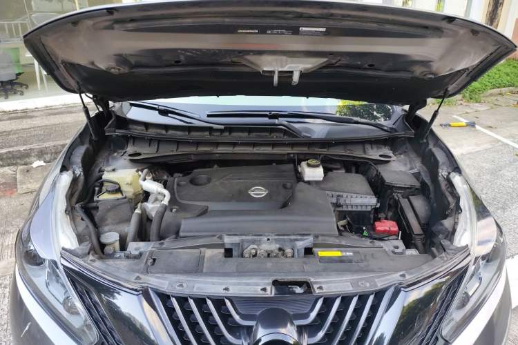 Used Nissan Murano 2019 2.5L XL Two-Wheel Drive Smart Connect Luxury Edition China VI Standard Engine Bay