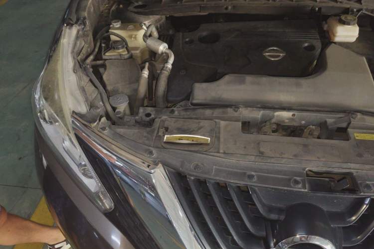 Used Nissan Murano 2019 2.5L XE Two-Wheel Drive Elite Version China VI Standard Engine Bay Right