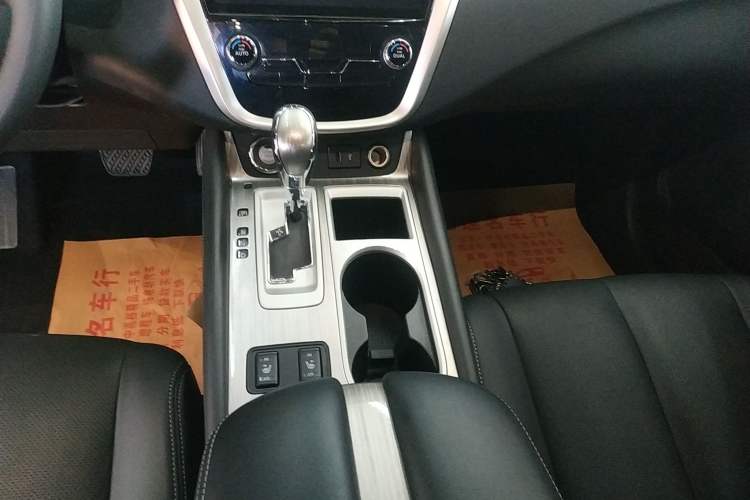 Used Nissan Murano 2019 2.5L XL Two-Wheel Drive Smart Connect Luxury Edition China VI Standard Gear Lever