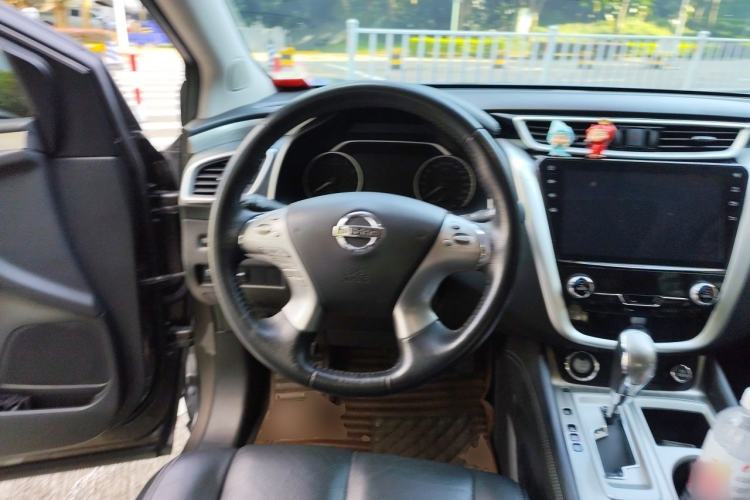 Used Nissan Murano 2019 2.5L XL Two-Wheel Drive Smart Connect Luxury Edition China VI Standard Steering Wheel