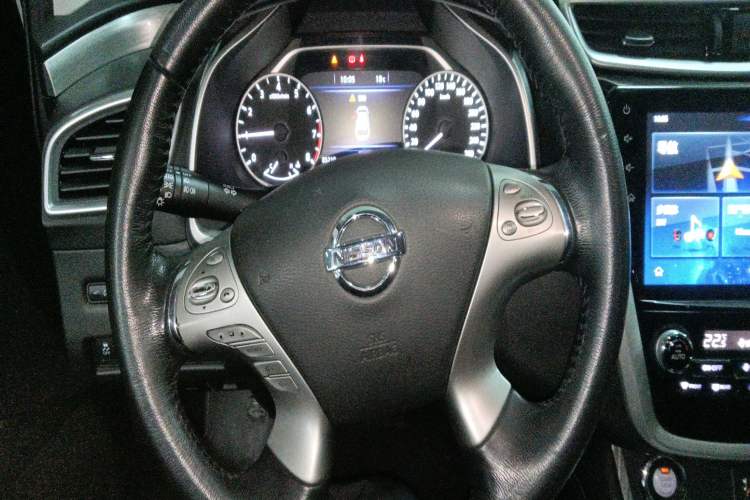 Used Nissan Murano 2019 2.5L XL Two-Wheel Drive Smart Connect Luxury Edition China VI Standard Steering Wheel