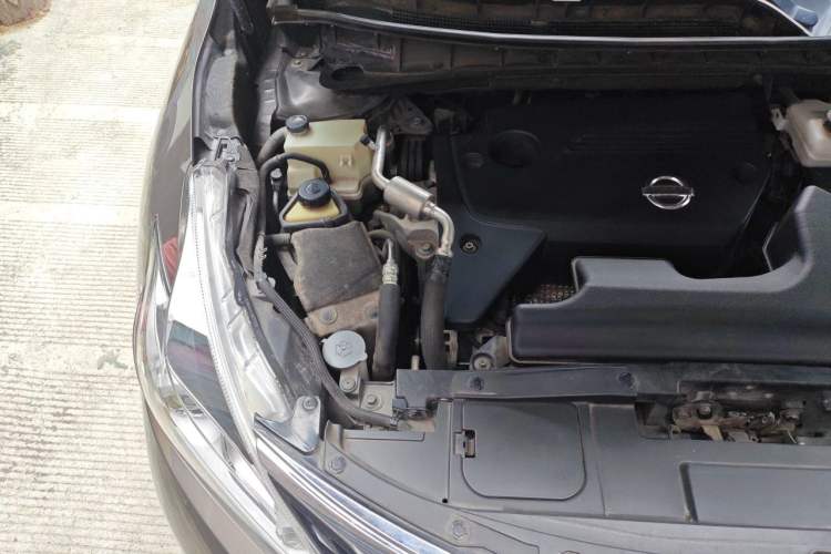 Used Nissan Murano 2019 2.5L XL Two-Wheel Drive Smart Connect Luxury Edition China VI Standard Engine Bay Right