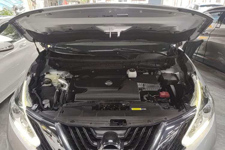 Used Nissan Murano 2019 2.5L XL Two-Wheel Drive Smart Connect Luxury Edition China VI Standard Engine Bay