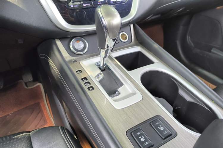 Used Nissan Murano 2019 2.5L XL Two-Wheel Drive Smart Connect Luxury Edition China VI Standard Gear Lever