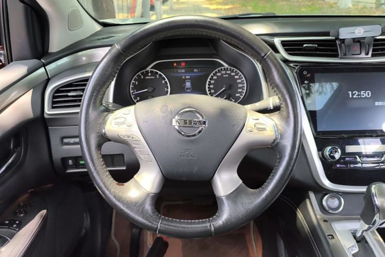 Used Nissan Murano 2019 2.5L XL Two-Wheel Drive Smart Connect Luxury Edition China VI Standard Steering Wheel