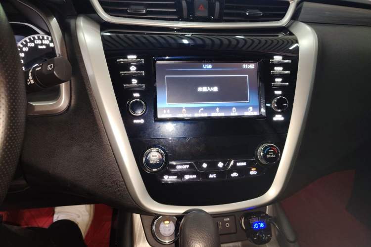 Used Nissan Murano 2019 2.5L XE Two-Wheel Drive Elite Version China VI Standard Audio And AC Panel