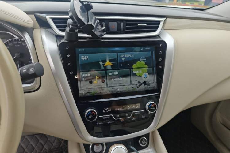Used Nissan Murano 2019 2.5L XL Two-Wheel Drive Smart Connect Luxury Edition China VI Standard Audio And AC Panel