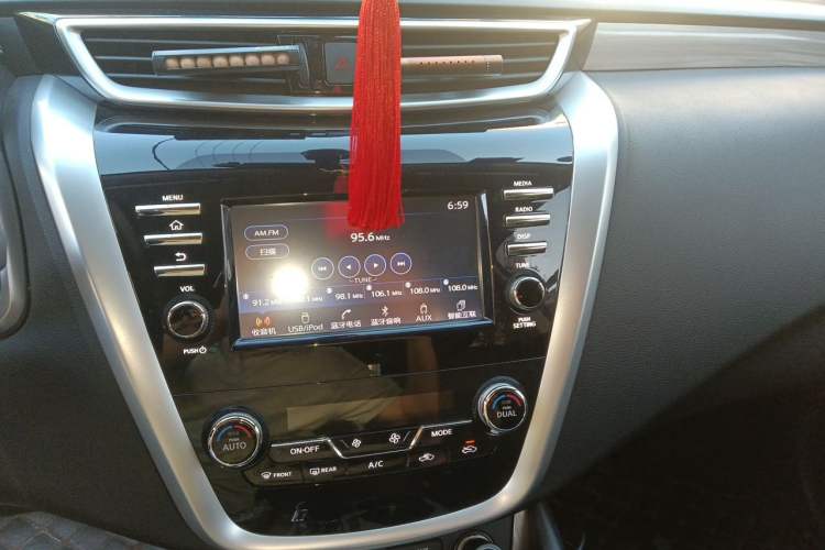 Used Nissan Murano 2019 2.5L XE Two-Wheel Drive Elite Version China VI Standard Audio And AC Panel