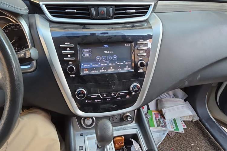 Used Nissan Murano 2019 2.5L XE Two-Wheel Drive Elite Version China VI Standard Audio And AC Panel