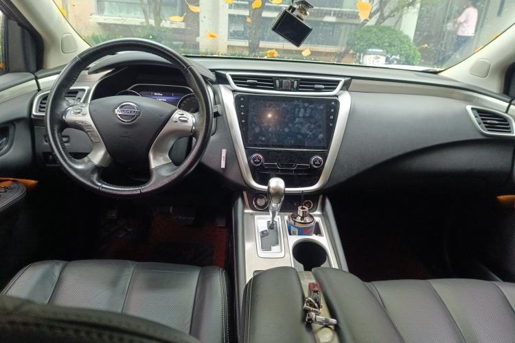 Used Nissan Murano 2019 2.5L XL Two-Wheel Drive Smart Connect Luxury Edition China VI Standard Center Console