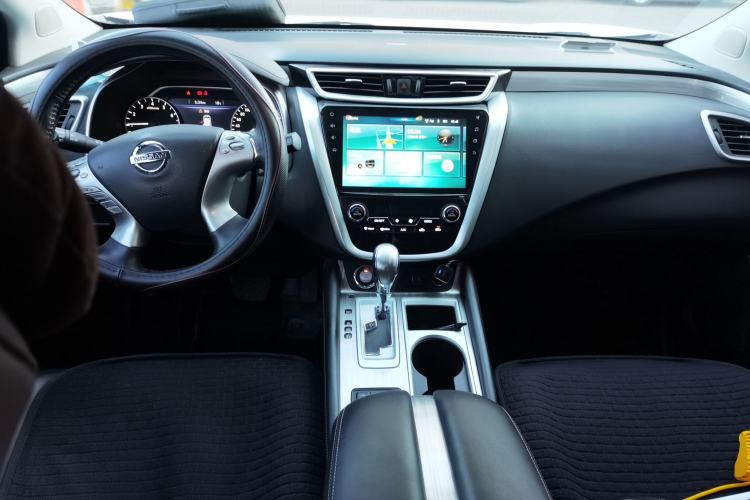 Used Nissan Murano 2019 2.5L XL Two-Wheel Drive Smart Connect Luxury Edition China VI Standard Center Console