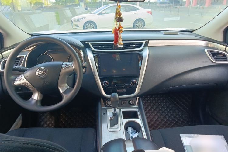 Used Nissan Murano 2019 2.5L XE Two-Wheel Drive Elite Version China VI Standard Center Console