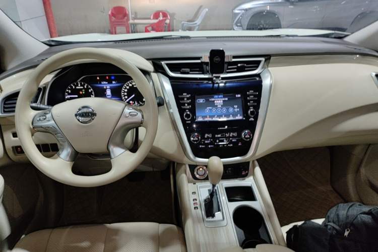Used Nissan Murano 2019 2.5L XE Two-Wheel Drive Elite Version China VI Standard Center Console
