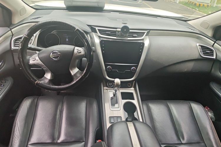 Used Nissan Murano 2019 2.5L XL Two-Wheel Drive Smart Connect Luxury Edition China VI Standard Center Console