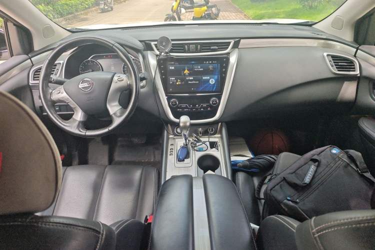Used Nissan Murano 2019 2.5L XL Two-Wheel Drive Smart Connect Luxury Edition China VI Standard Center Console