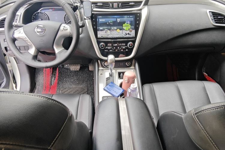 Used Nissan Murano 2019 2.5L XL Two-Wheel Drive Smart Connect Luxury Edition China VI Standard Center Console