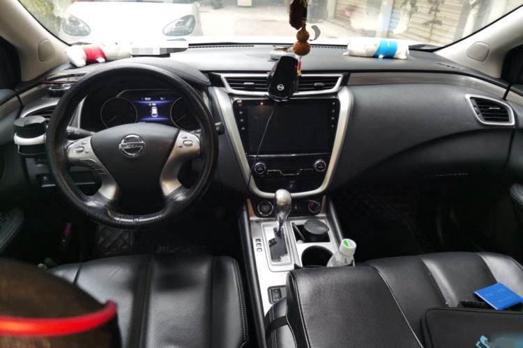 Used Nissan Murano 2019 2.5L XL Two-Wheel Drive Smart Connect Luxury Edition China VI Standard Center Console
