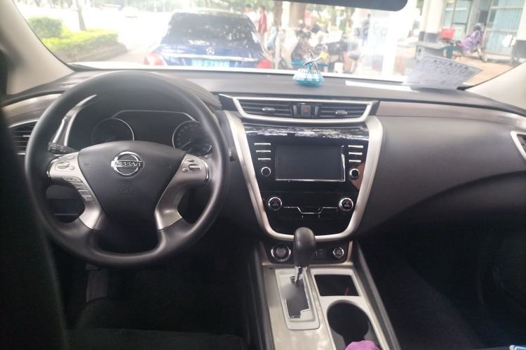 Used Nissan Murano 2019 2.5L XE Two-Wheel Drive Elite Version China VI Standard Center Console