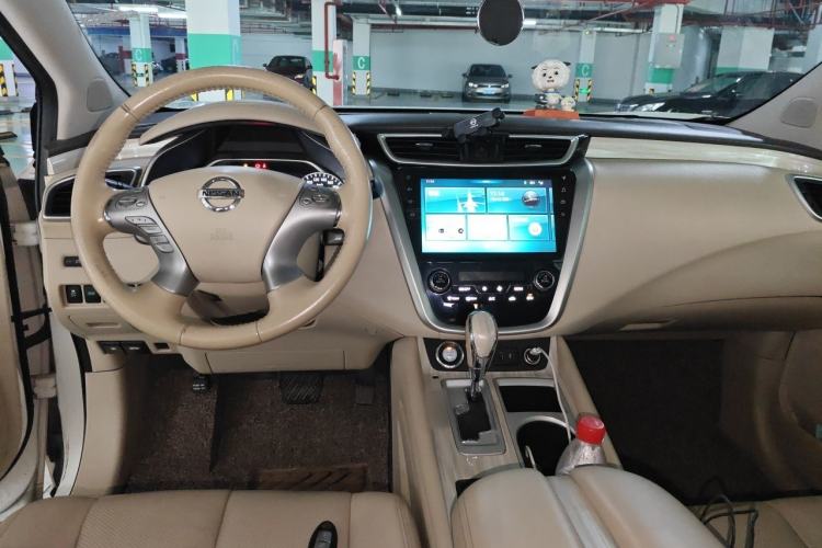 Used Nissan Murano 2019 2.5L XL Two-Wheel Drive Smart Connect Luxury Edition China VI Standard Center Console