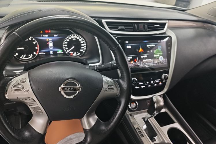 Used Nissan Murano 2019 2.5L XL Two-Wheel Drive Smart Connect Luxury Edition China VI Standard Center Console