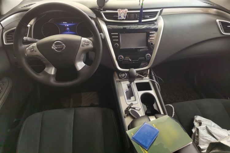 Used Nissan Murano 2019 2.5L XE Two-Wheel Drive Elite Version China VI Standard Center Console