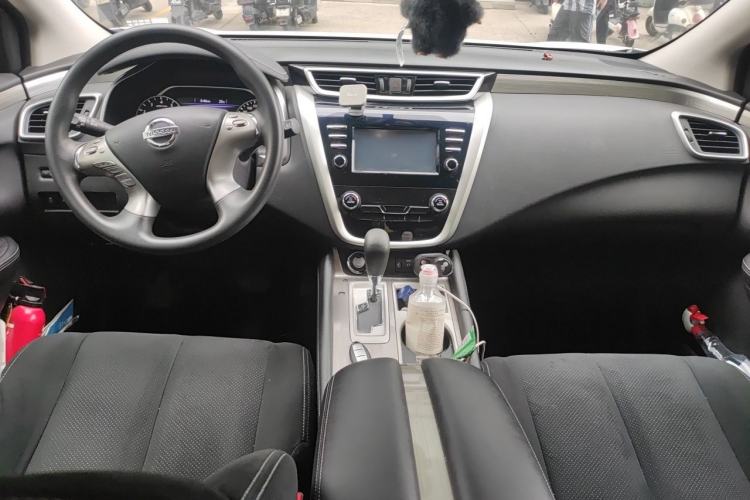 Used Nissan Murano 2019 2.5L XE Two-Wheel Drive Elite Version China VI Standard Center Console