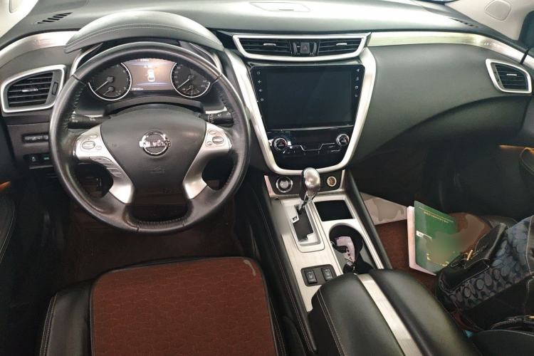 Used Nissan Murano 2019 2.5L XL Two-Wheel Drive Smart Connect Luxury Edition China VI Standard Center Console