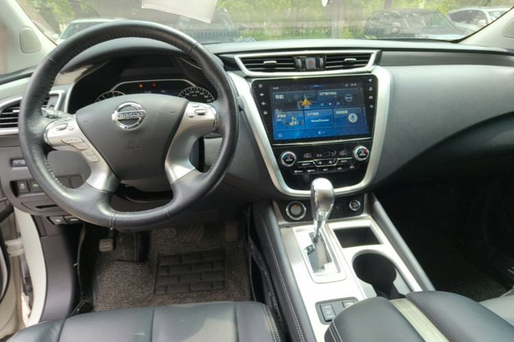 Used Nissan Murano 2019 2.5L XL Two-Wheel Drive Smart Connect Luxury Edition China VI Standard Center Console
